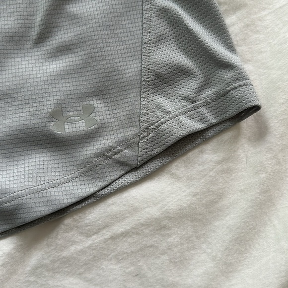 under armour woman’s tee, size xs - Picture 3 of 4